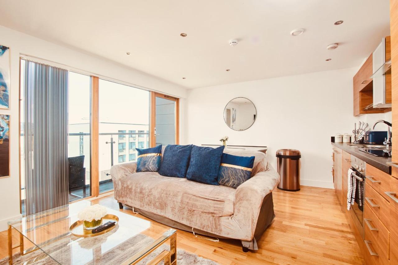 King Deluxe City Apt Large Space& Free Parking! No Balcony Leeds  Bagian luar foto