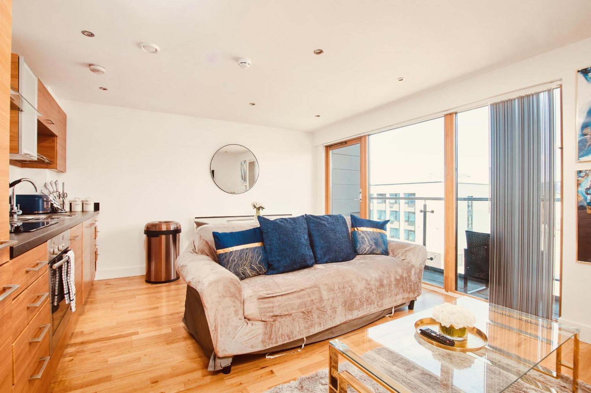 King Deluxe City Apt Large Space& Free Parking! No Balcony Leeds  Bagian luar foto
