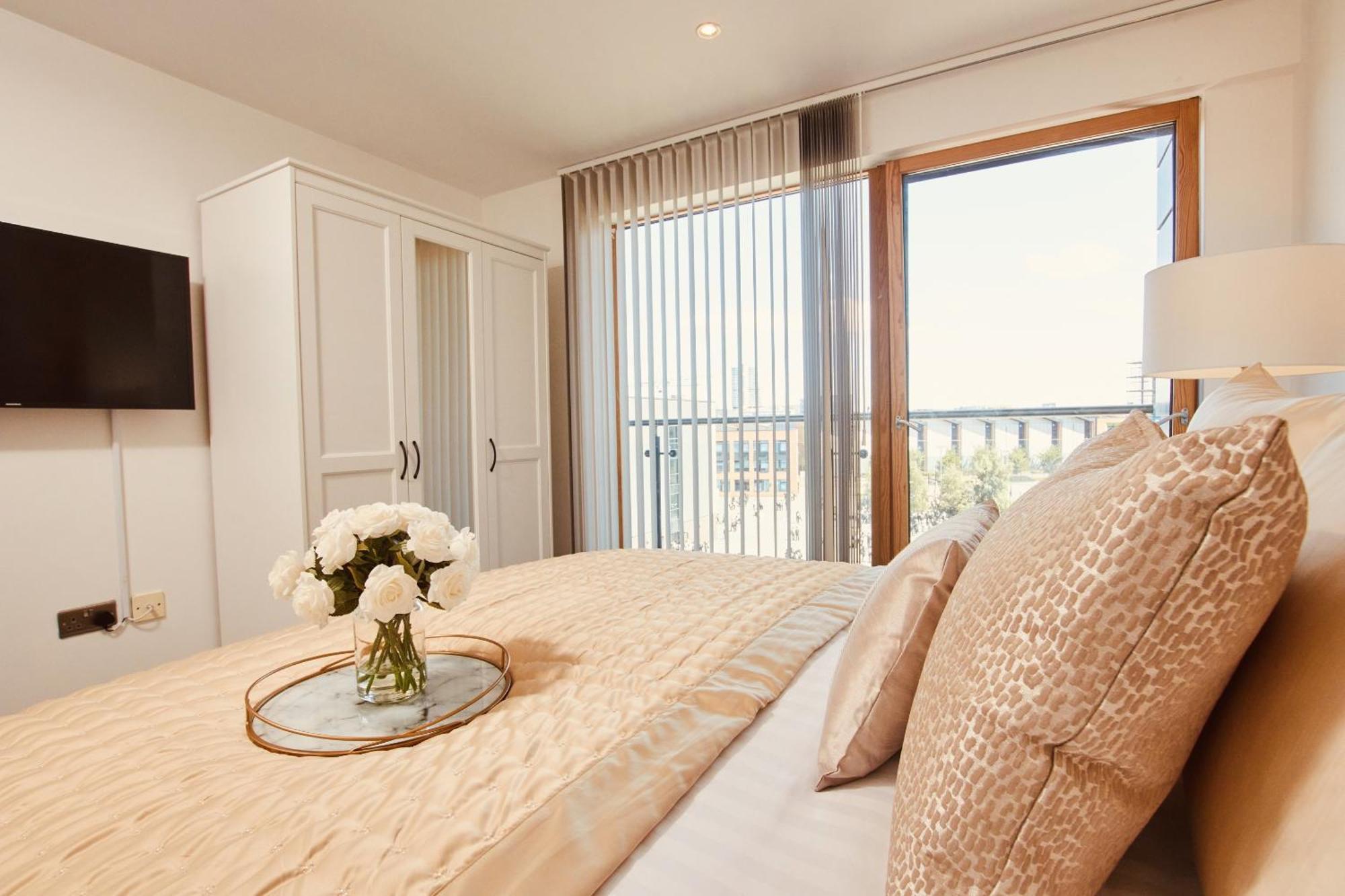 King Deluxe City Apt Large Space& Free Parking! No Balcony Leeds  Bagian luar foto