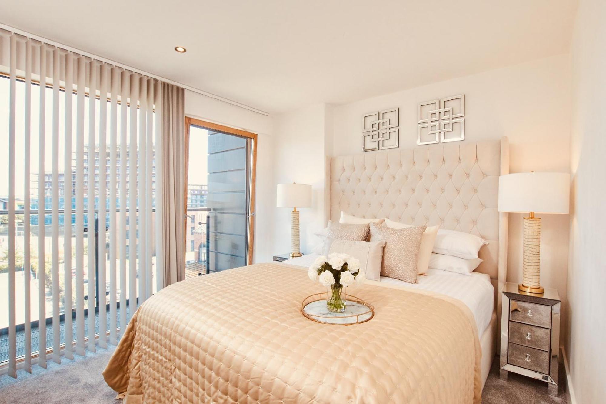 King Deluxe City Apt Large Space& Free Parking! No Balcony Leeds  Bagian luar foto