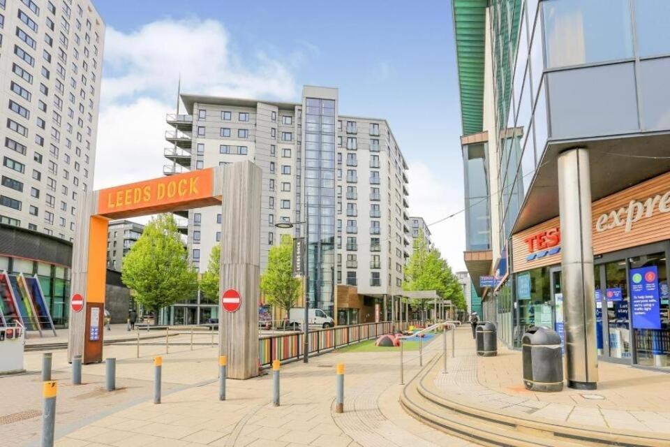King Deluxe City Apt Large Space& Free Parking! No Balcony Leeds  Bagian luar foto