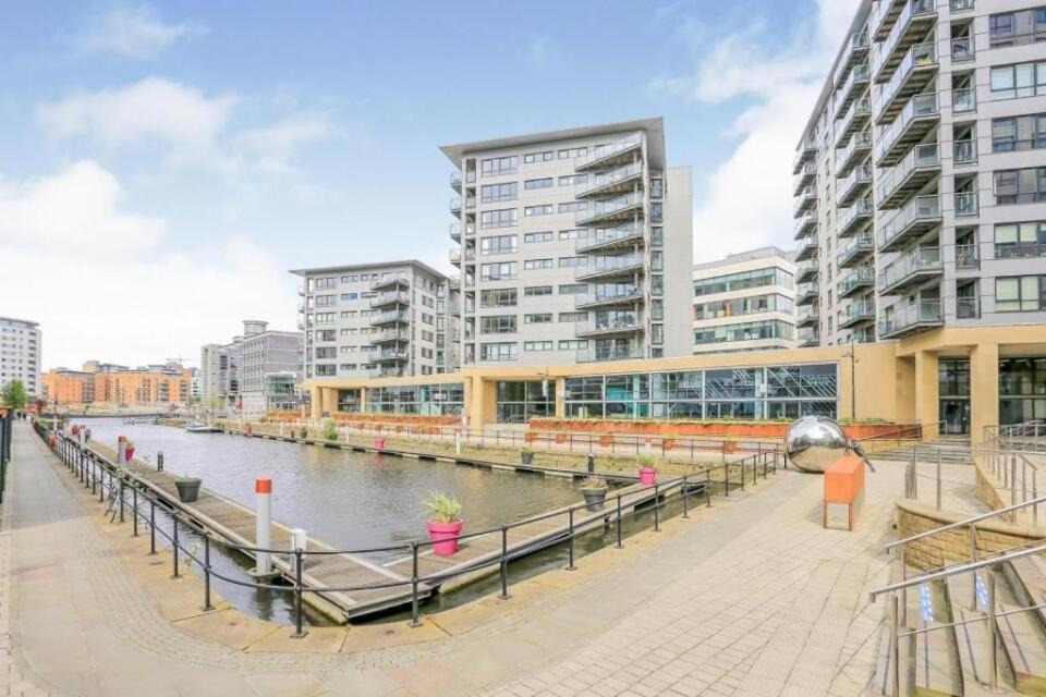 King Deluxe City Apt Large Space& Free Parking! No Balcony Leeds  Bagian luar foto